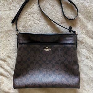 Coach City Tote bag with shoulder strap.